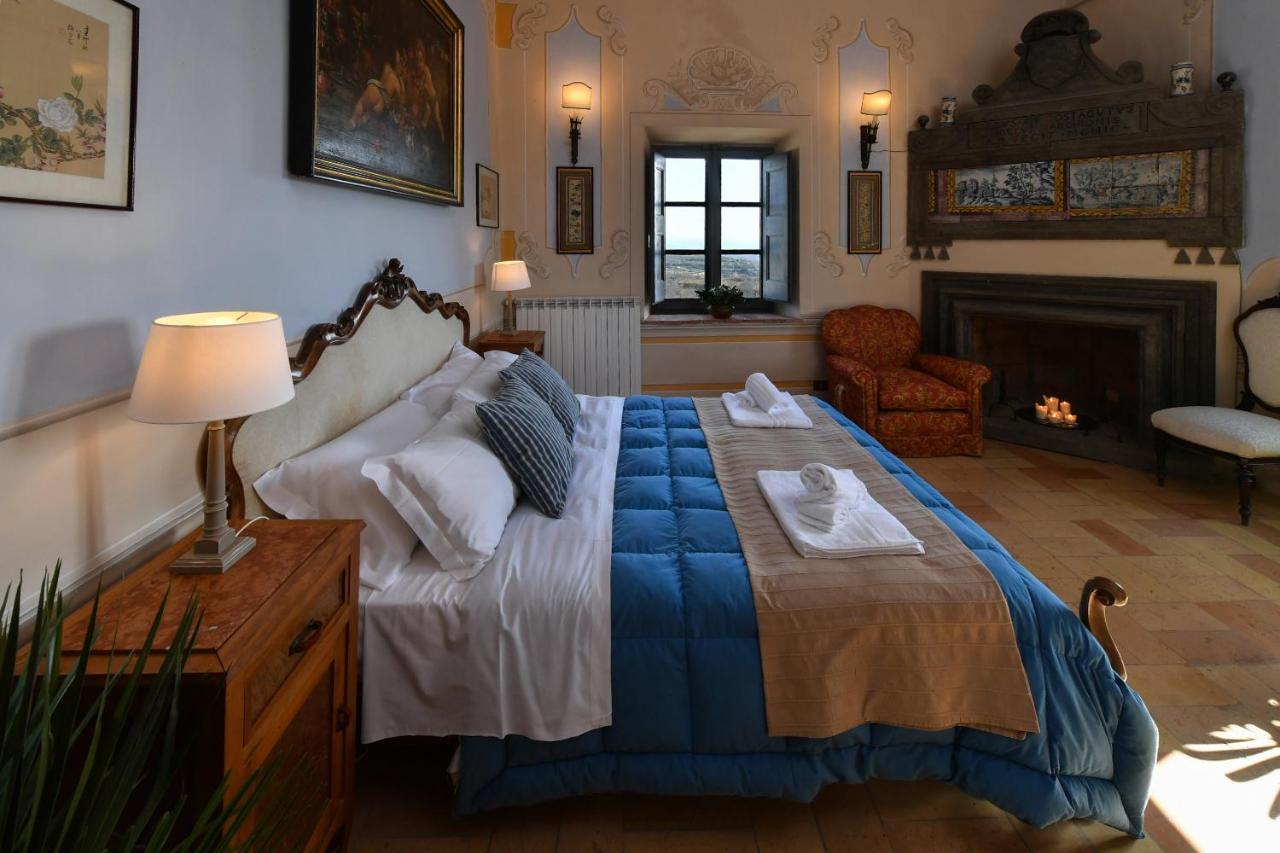 Castello Costaguti Hotel Roccalvecce Kültér fotó