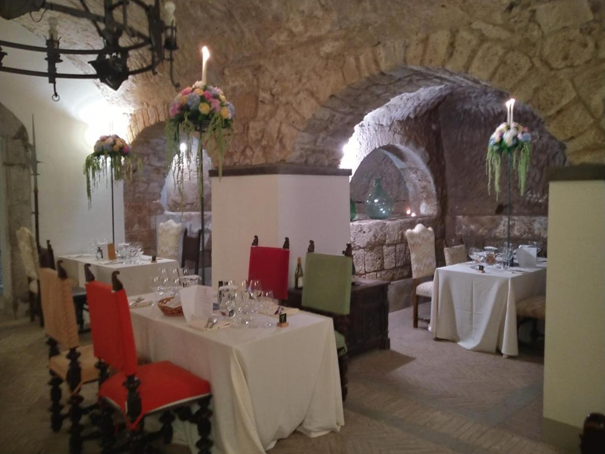 Castello Costaguti Hotel Roccalvecce Kültér fotó