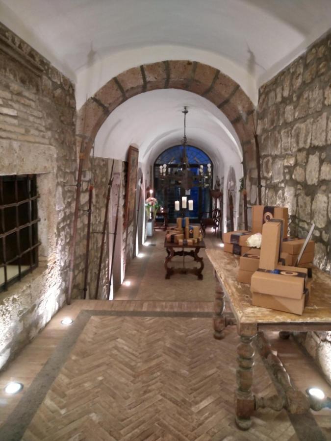 Castello Costaguti Hotel Roccalvecce Kültér fotó