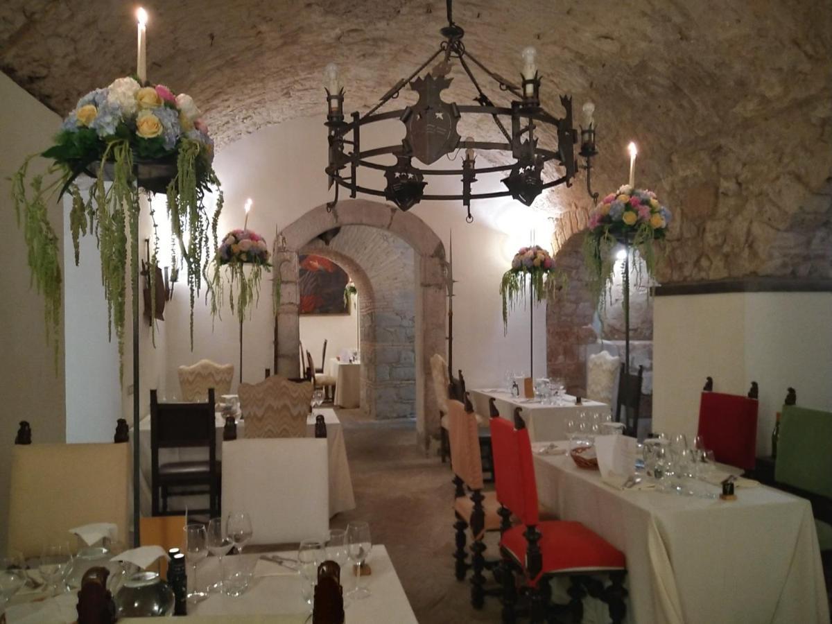 Castello Costaguti Hotel Roccalvecce Kültér fotó